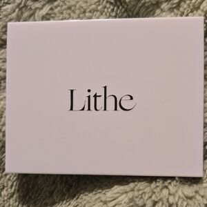 Lithe Eyeshadow Palette - Elegant Shades